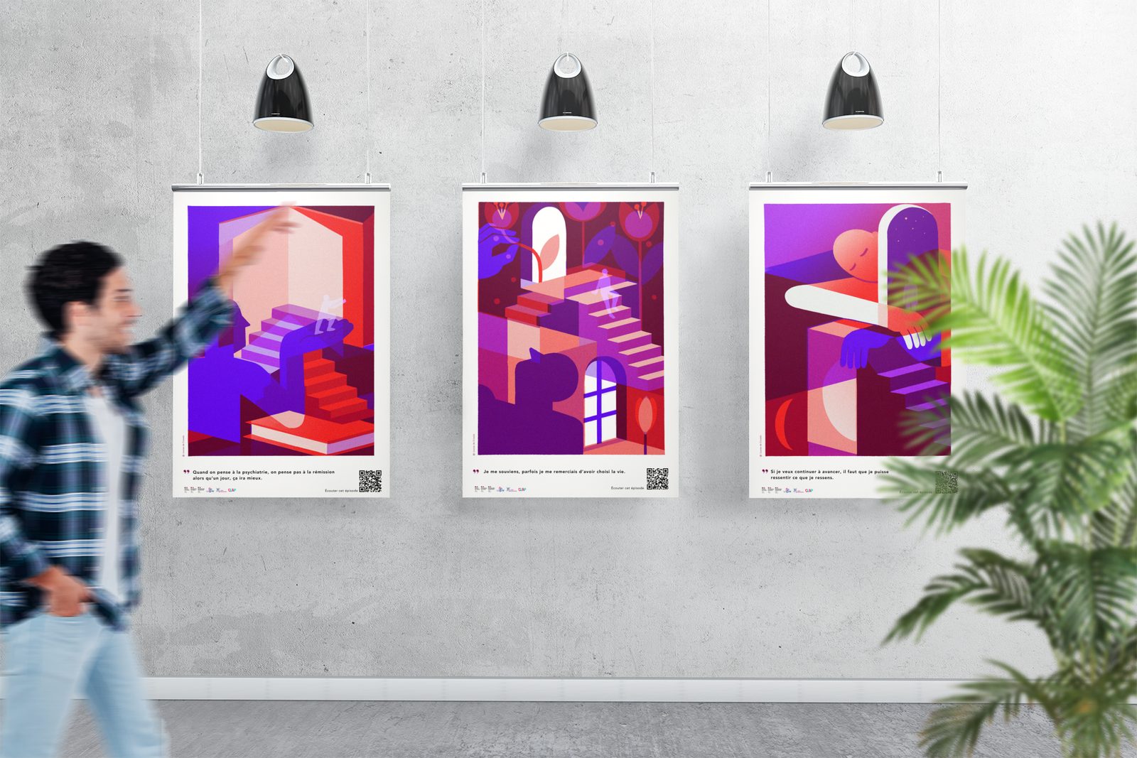 Trois panneaux de l'exposition Tête-à-tête accrochés par profilés sur un mur clair